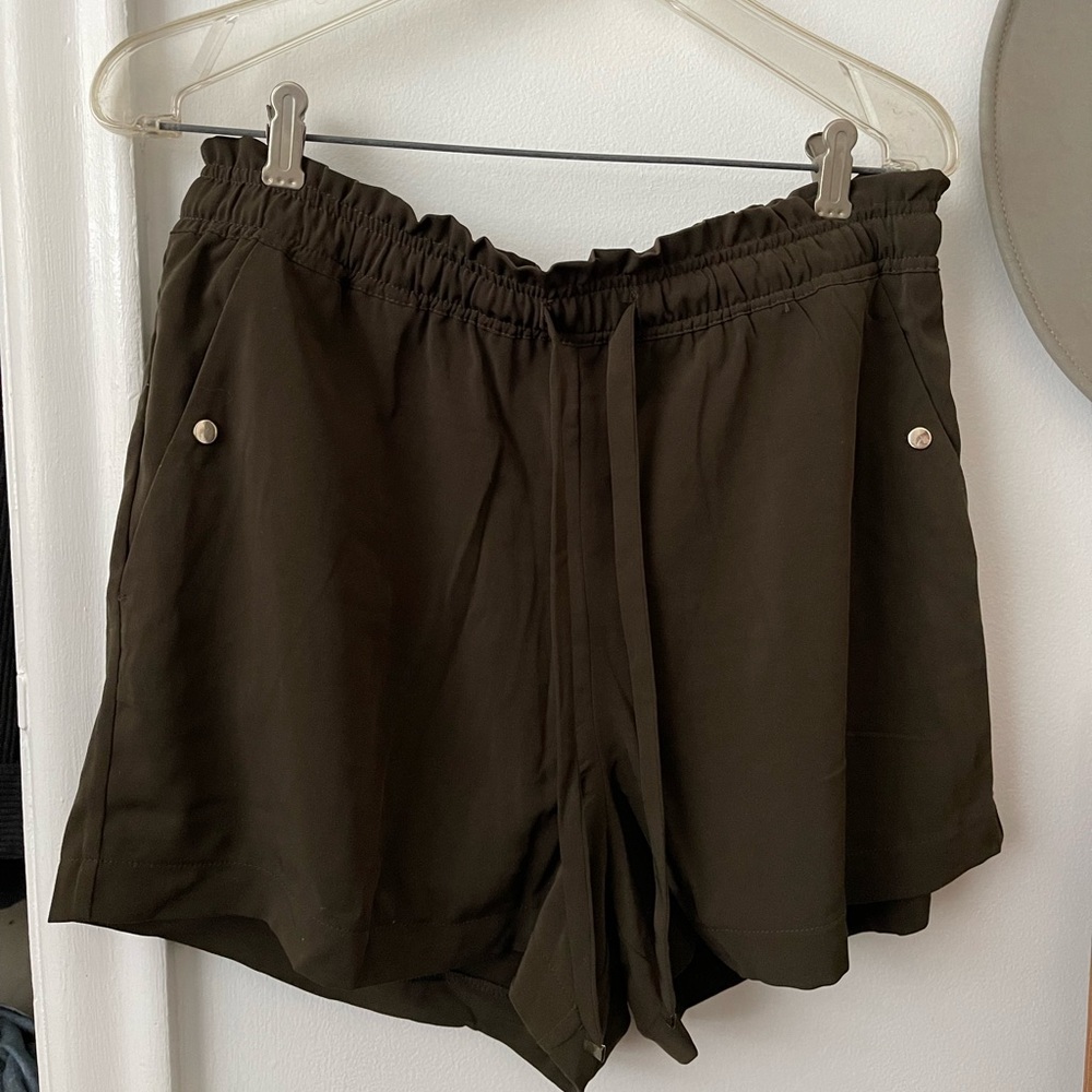 DYNAMITE OLIVE SHORTS